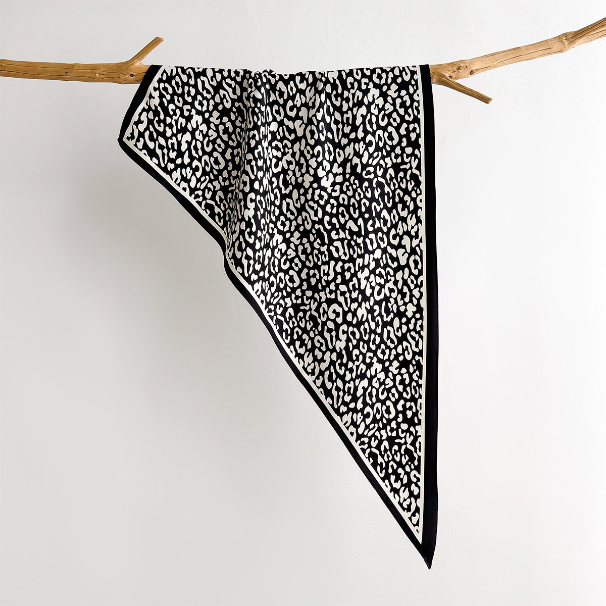 Квадратный шарф с цветочным пр – обзор и цена Scarf Silk Square